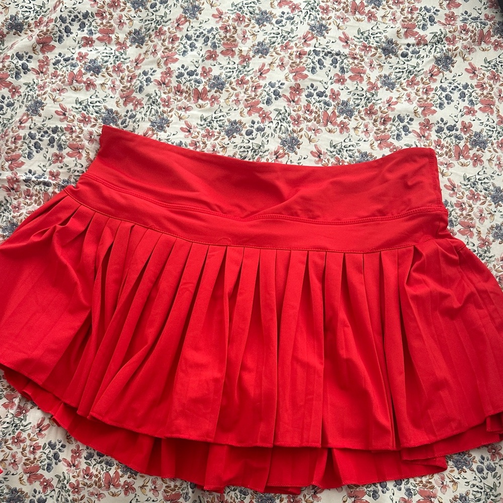 Chic Red Pleated Mini Skirt